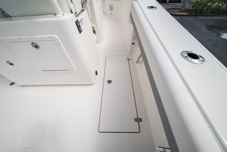 Thumbnail 20 for New 2019 Cobia 280 Center Console boat for sale in West Palm Beach, FL