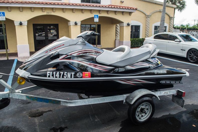 Thumbnail 4 for Used 2007 Yamaha VX Cruiser boat for sale in West Palm Beach, FL