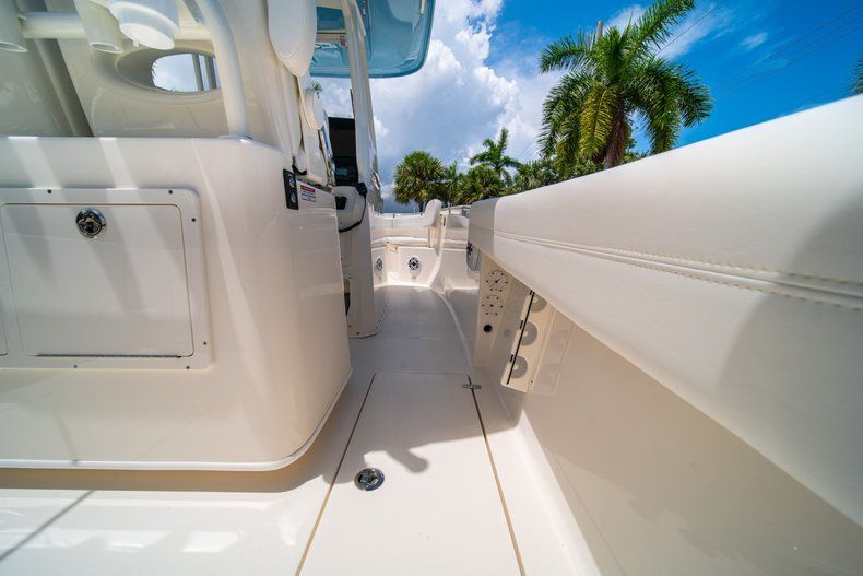 Thumbnail 17 for New 2020 Cobia 280 CC Center Console boat for sale in West Palm Beach, FL
