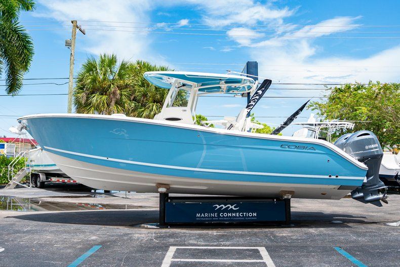 Thumbnail 4 for New 2020 Cobia 280 CC Center Console boat for sale in West Palm Beach, FL