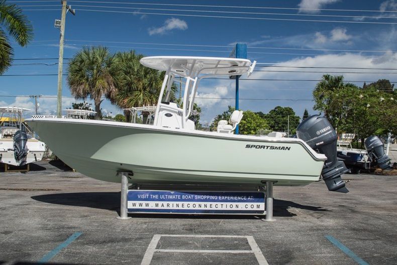 Thumbnail 4 for New 2015 Sportsman Open 212 Center Console boat for sale in Miami, FL