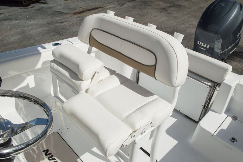 Thumbnail 17 for New 2015 Sportsman Open 212 Center Console boat for sale in Miami, FL