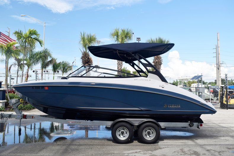 Used 2018 Yamaha 242 LIMITED S E-SERIES boat for sale in Fort Lauderdale, FL