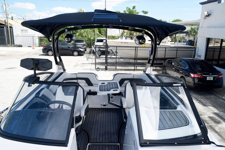 Thumbnail 80 for Used 2018 Yamaha 242 LIMITED S E-SERIES boat for sale in Fort Lauderdale, FL