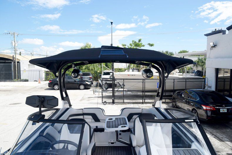 Thumbnail 81 for Used 2018 Yamaha 242 LIMITED S E-SERIES boat for sale in Fort Lauderdale, FL