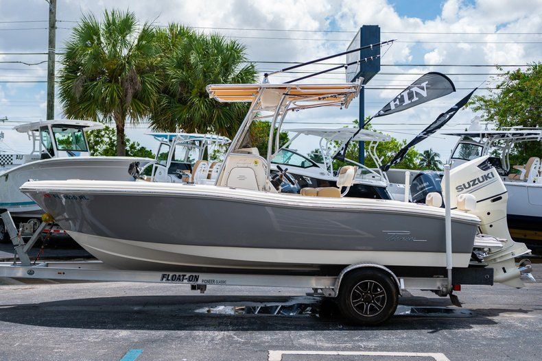 Thumbnail 4 for Used 2017 Pioneer 202 boat for sale in West Palm Beach, FL