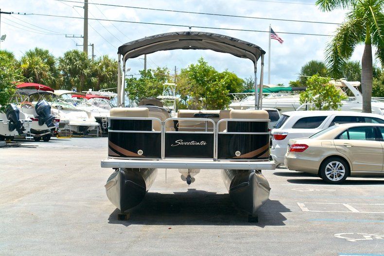 Thumbnail 2 for New 2014 Sweetwater 2086 Cruise 3 Gate boat for sale in West Palm Beach, FL