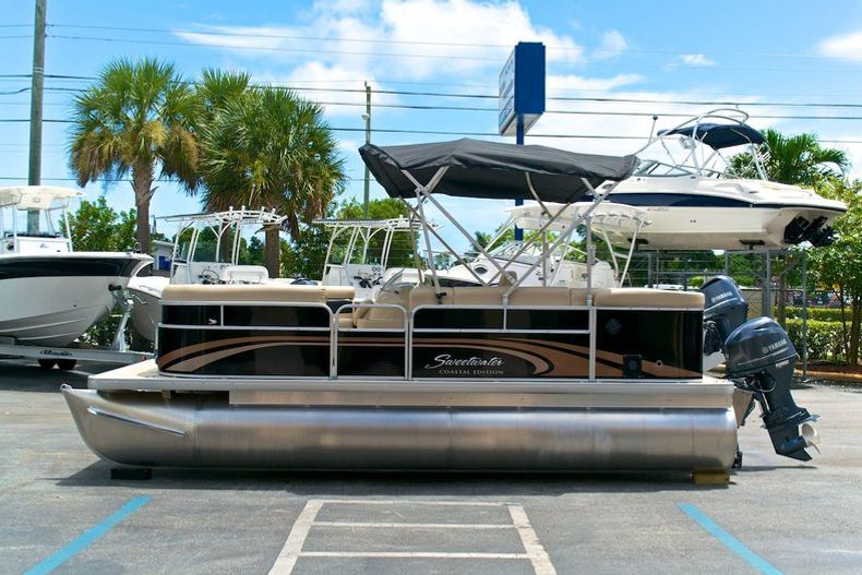 Thumbnail 4 for New 2014 Sweetwater 2086 Cruise 3 Gate boat for sale in West Palm Beach, FL