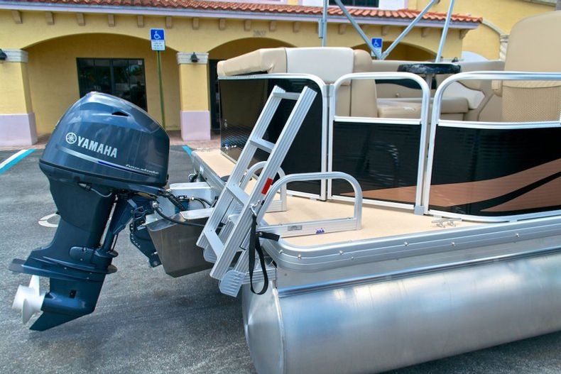 Thumbnail 11 for New 2014 Sweetwater 2086 Cruise 3 Gate boat for sale in West Palm Beach, FL