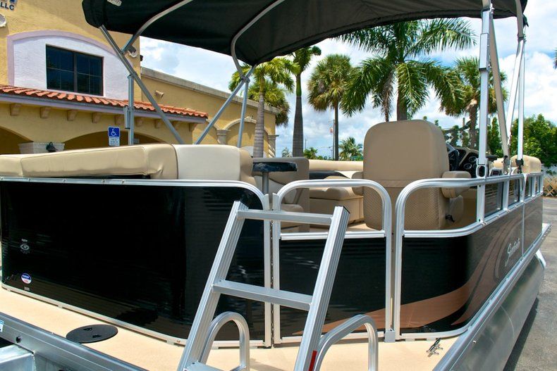 Thumbnail 18 for New 2014 Sweetwater 2086 Cruise 3 Gate boat for sale in West Palm Beach, FL