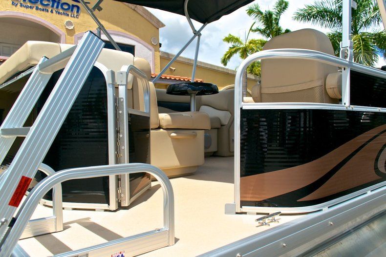 Thumbnail 22 for New 2014 Sweetwater 2086 Cruise 3 Gate boat for sale in West Palm Beach, FL