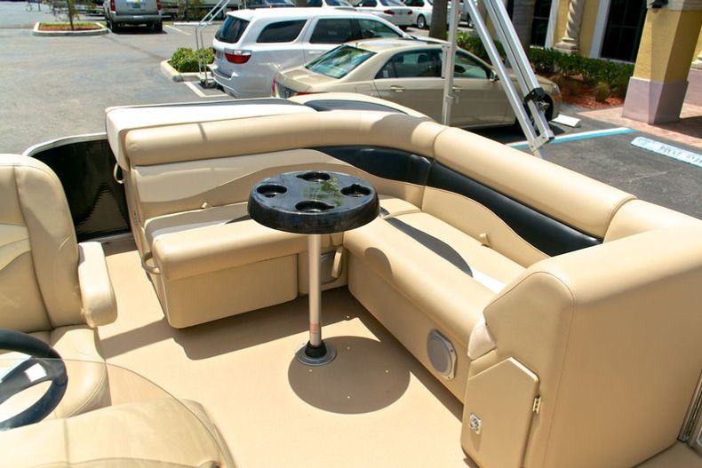 Thumbnail 31 for New 2014 Sweetwater 2086 Cruise 3 Gate boat for sale in West Palm Beach, FL