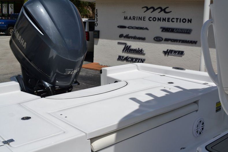 Thumbnail 18 for New 2020 Sportsman Masters 247 Bay Boat boat for sale in Fort Lauderdale, FL