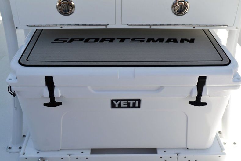 Thumbnail 24 for New 2020 Sportsman Masters 247 Bay Boat boat for sale in Fort Lauderdale, FL