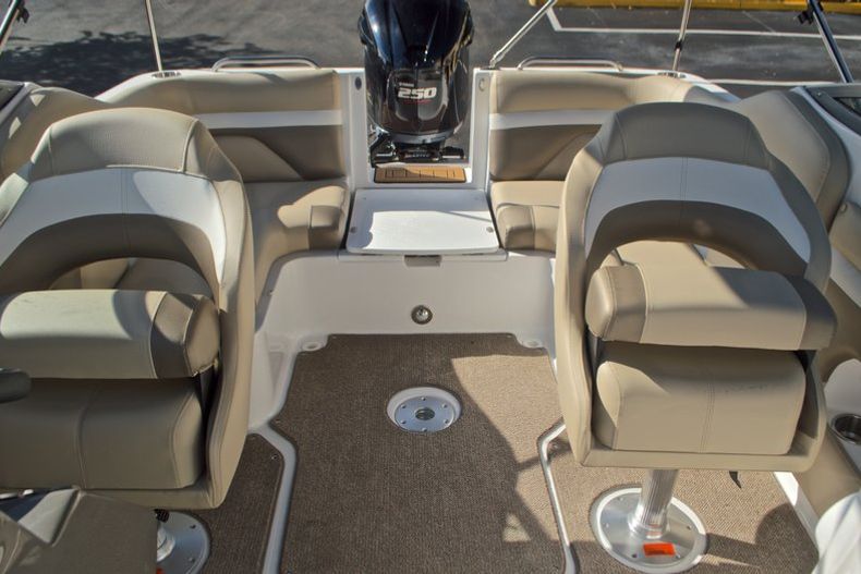 Thumbnail 24 for New 2016 Hurricane SunDeck SD 2486 OB boat for sale in West Palm Beach, FL