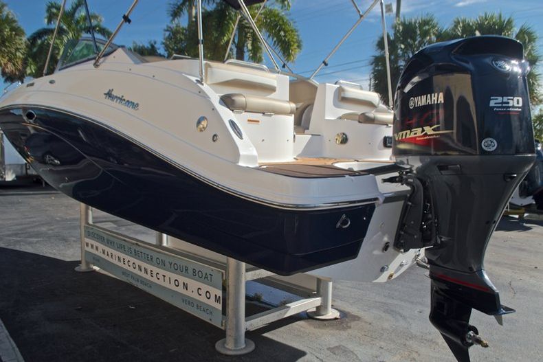 Thumbnail 8 for New 2016 Hurricane SunDeck SD 2486 OB boat for sale in West Palm Beach, FL