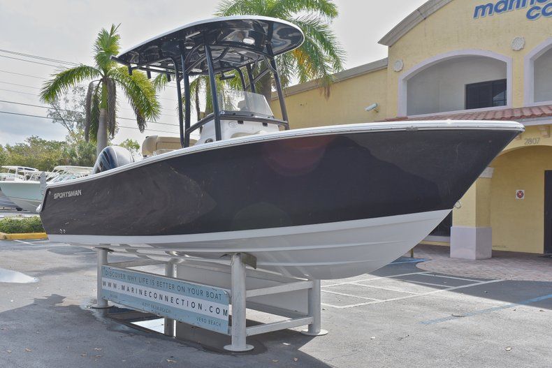 Thumbnail 2 for New 2018 Sportsman Open 212 Center Console boat for sale in Vero Beach, FL