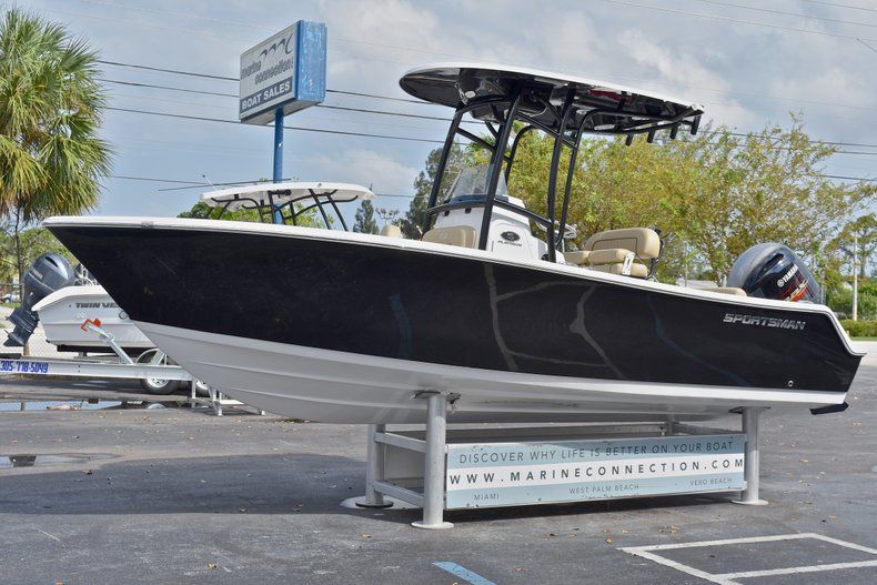 Thumbnail 4 for New 2018 Sportsman Open 212 Center Console boat for sale in Vero Beach, FL