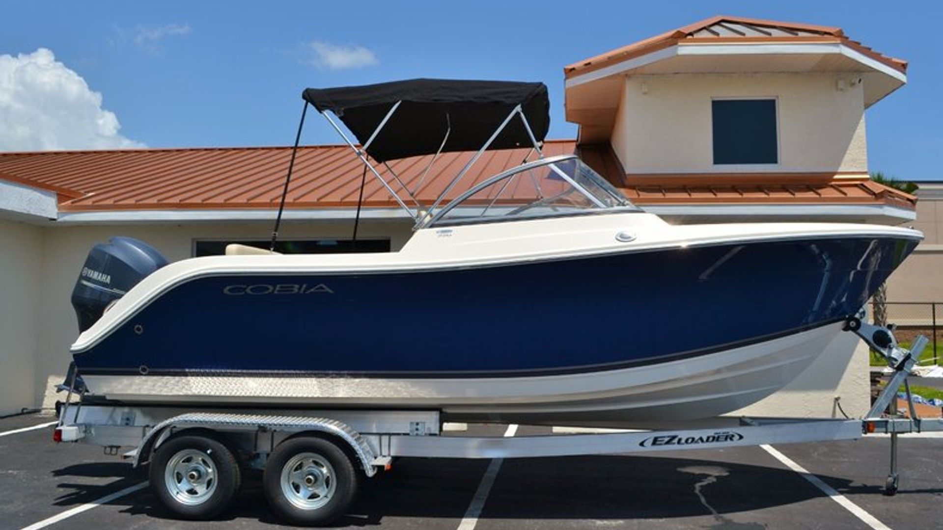 New 2015 Cobia 220 Dual Console #C001 image 1