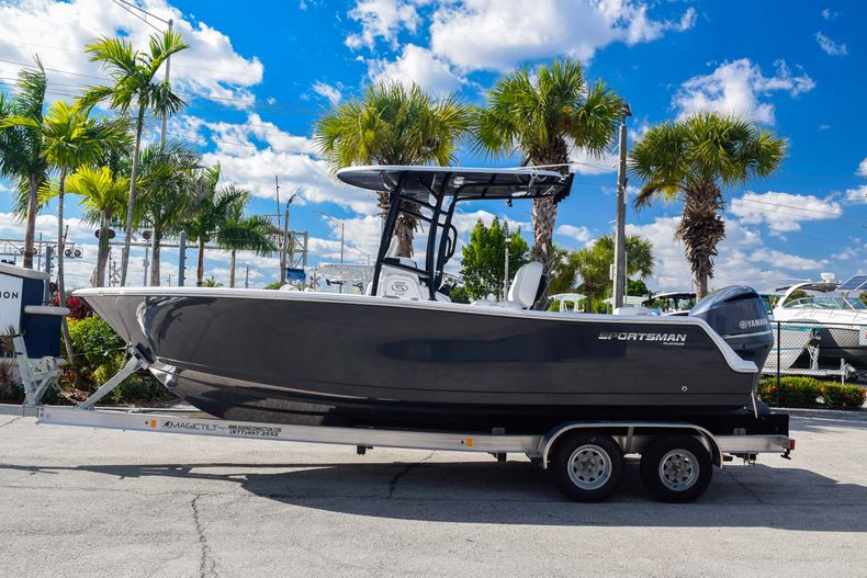 Thumbnail 4 for New 2020 Sportsman Open 232 Center Console boat for sale in Vero Beach, FL