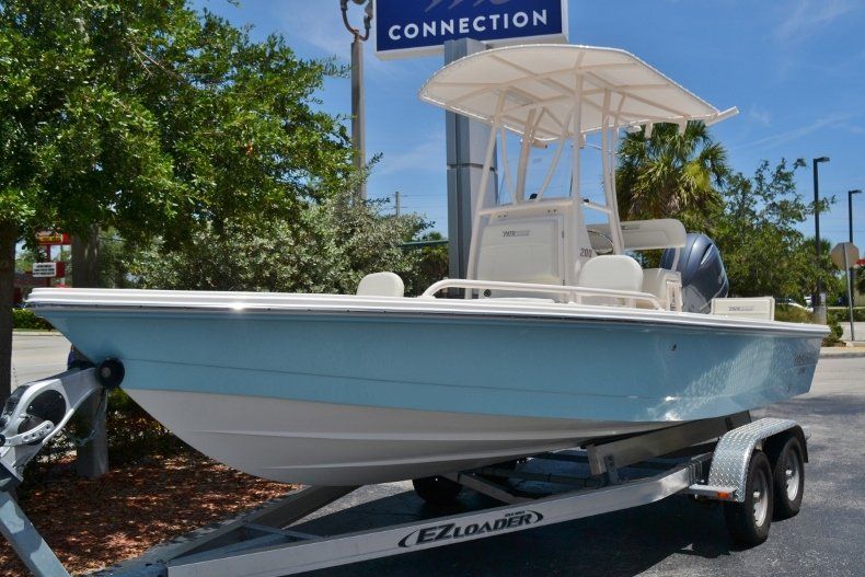 Thumbnail 1 for New 2018 Pathfinder 2200 TRS Bay Boat boat for sale in Vero Beach, FL