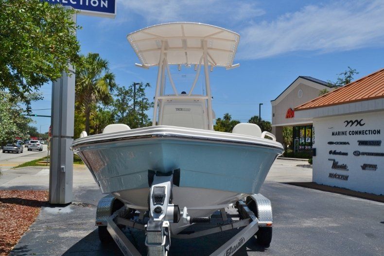 Thumbnail 2 for New 2018 Pathfinder 2200 TRS Bay Boat boat for sale in Vero Beach, FL