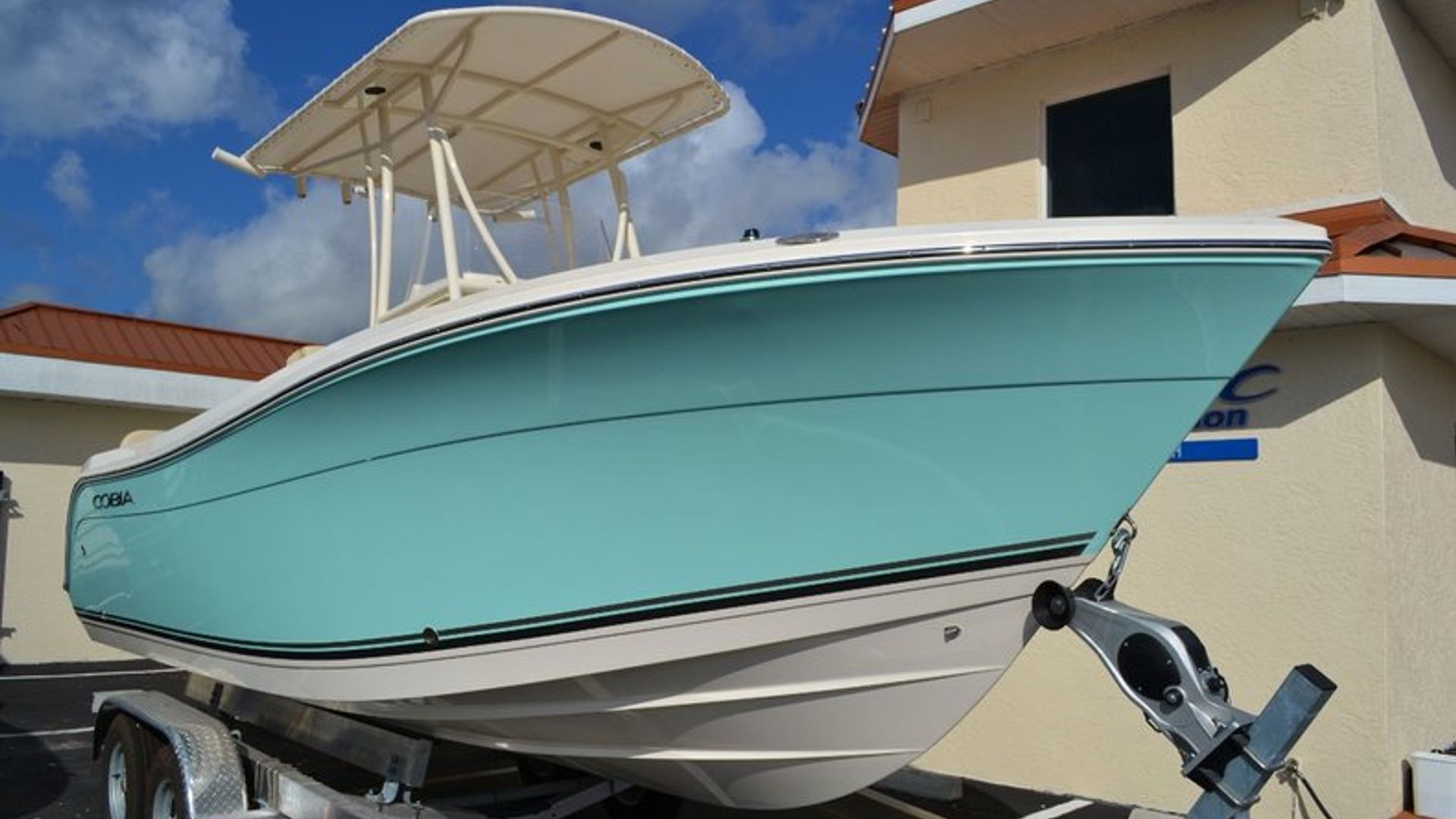 New 2015 Cobia 217 Center Console #R031 image 2