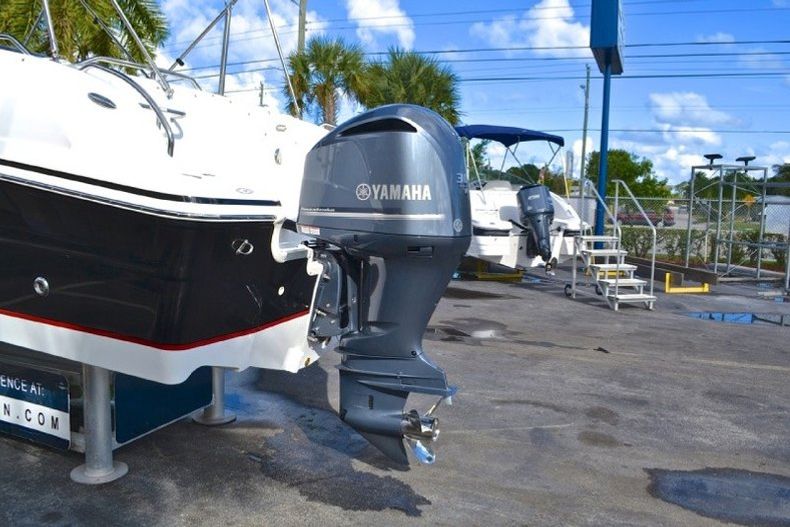 Thumbnail 11 for New 2013 Hurricane SunDeck SD 2700 OB boat for sale in West Palm Beach, FL