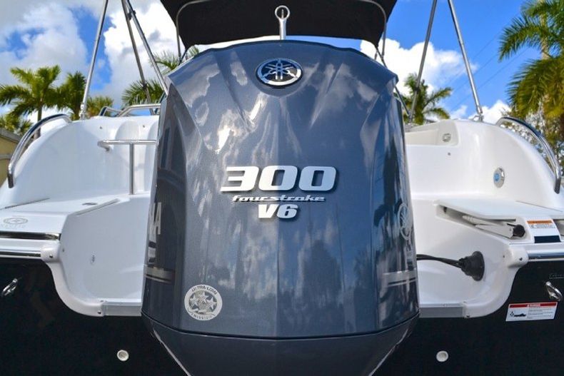 Thumbnail 12 for New 2013 Hurricane SunDeck SD 2700 OB boat for sale in West Palm Beach, FL
