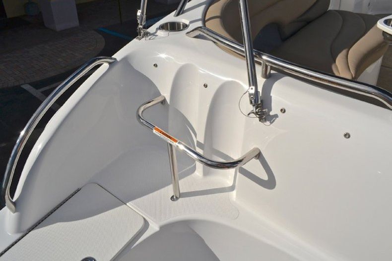 Thumbnail 23 for New 2013 Hurricane SunDeck SD 2700 OB boat for sale in West Palm Beach, FL