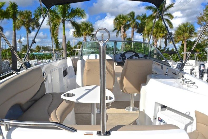 Thumbnail 26 for New 2013 Hurricane SunDeck SD 2700 OB boat for sale in West Palm Beach, FL