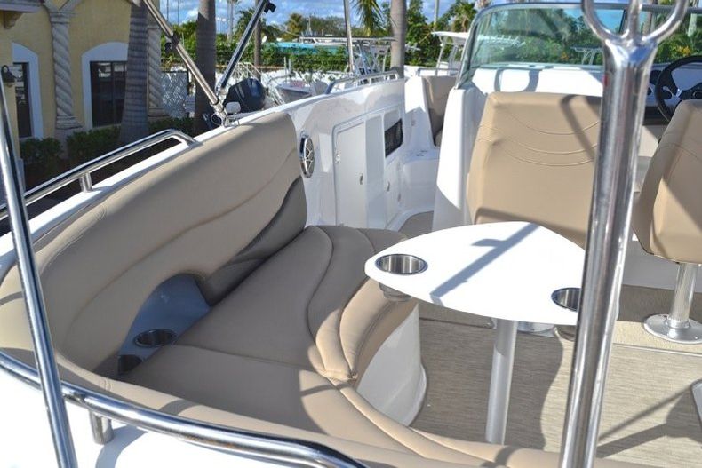 Thumbnail 27 for New 2013 Hurricane SunDeck SD 2700 OB boat for sale in West Palm Beach, FL