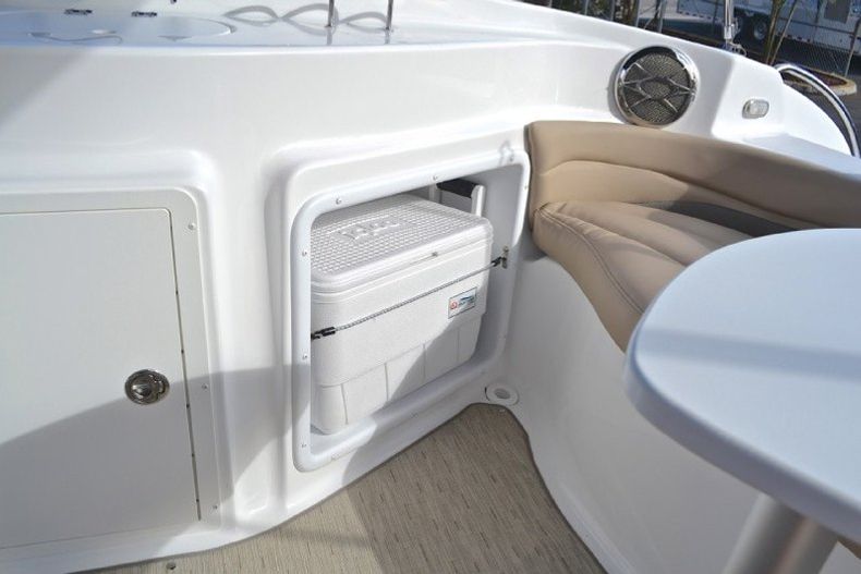 Thumbnail 37 for New 2013 Hurricane SunDeck SD 2700 OB boat for sale in West Palm Beach, FL
