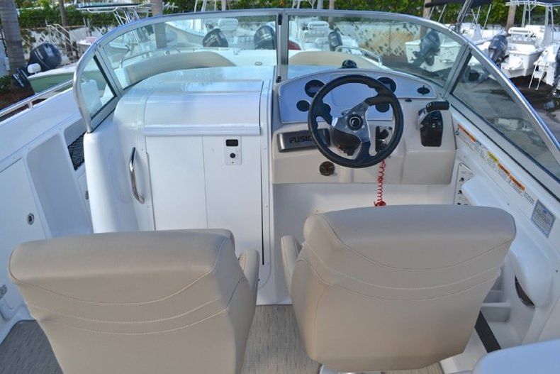 Thumbnail 43 for New 2013 Hurricane SunDeck SD 2700 OB boat for sale in West Palm Beach, FL
