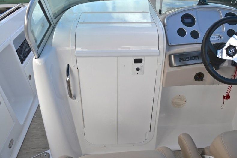 Thumbnail 59 for New 2013 Hurricane SunDeck SD 2700 OB boat for sale in West Palm Beach, FL