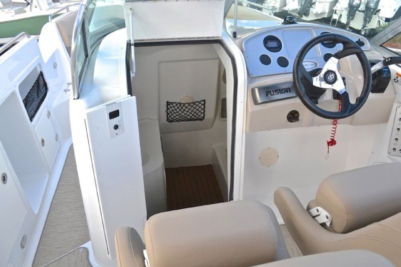 Thumbnail 60 for New 2013 Hurricane SunDeck SD 2700 OB boat for sale in West Palm Beach, FL
