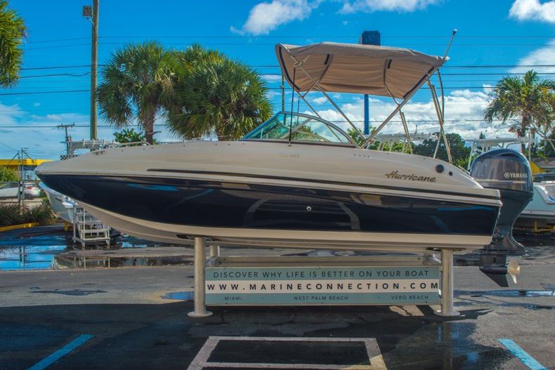 Thumbnail 4 for New 2016 Hurricane SunDeck SD 187 OB boat for sale in Vero Beach, FL