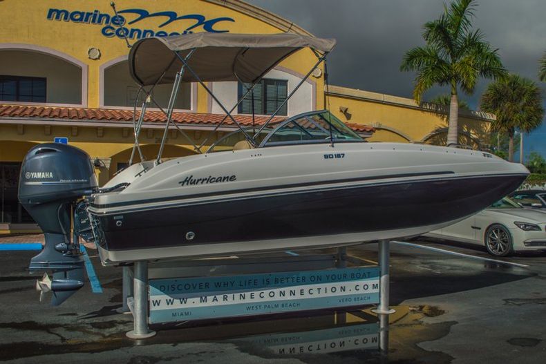 Thumbnail 7 for New 2016 Hurricane SunDeck SD 187 OB boat for sale in Vero Beach, FL