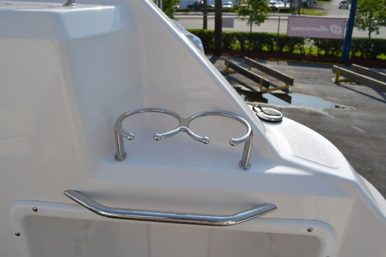 Thumbnail 37 for Used 2006 Regal 2565 Window Express boat for sale in West Palm Beach, FL