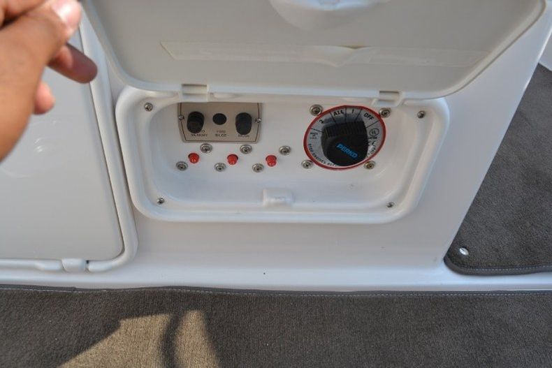 Thumbnail 44 for Used 2006 Regal 2565 Window Express boat for sale in West Palm Beach, FL