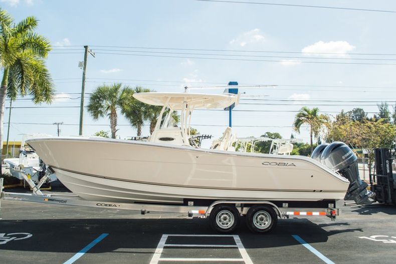 Thumbnail 3 for New 2015 Cobia 277 Center Console boat for sale in West Palm Beach, FL