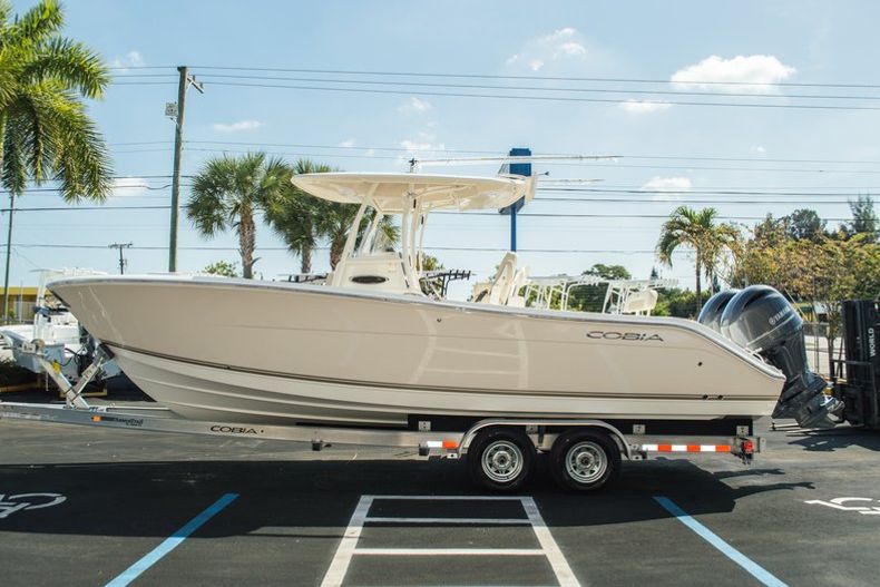 Thumbnail 4 for New 2015 Cobia 277 Center Console boat for sale in West Palm Beach, FL