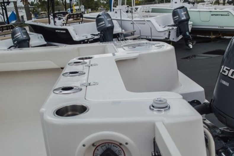 Thumbnail 19 for New 2015 Sailfish 220 Walkaround boat for sale in West Palm Beach, FL