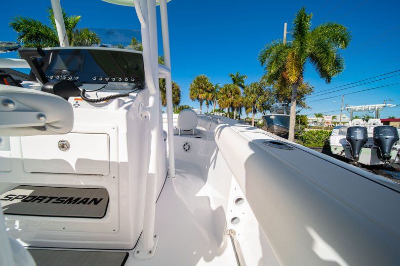 Thumbnail 17 for New 2020 Sportsman Open 212 Center Console boat for sale in Vero Beach, FL