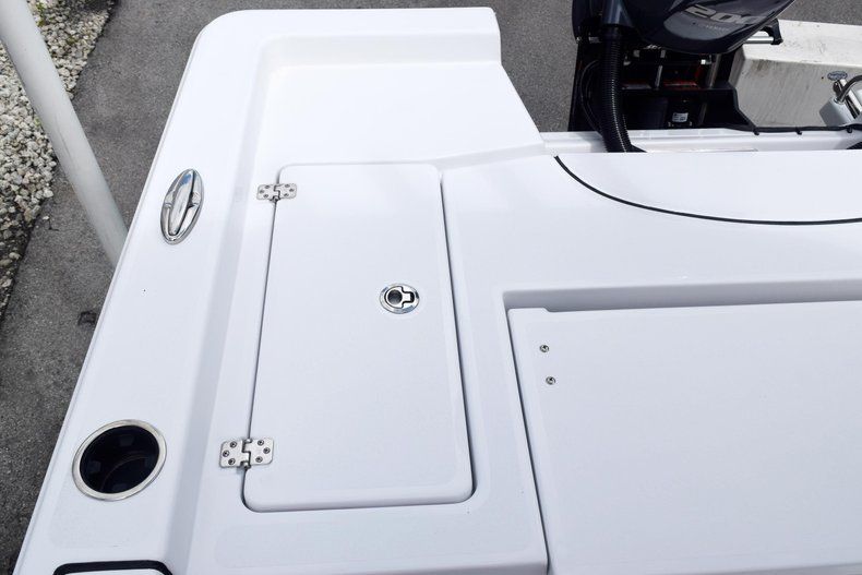 Thumbnail 10 for New 2020 Sportsman Masters 227 Bay Boat boat for sale in Miami, FL