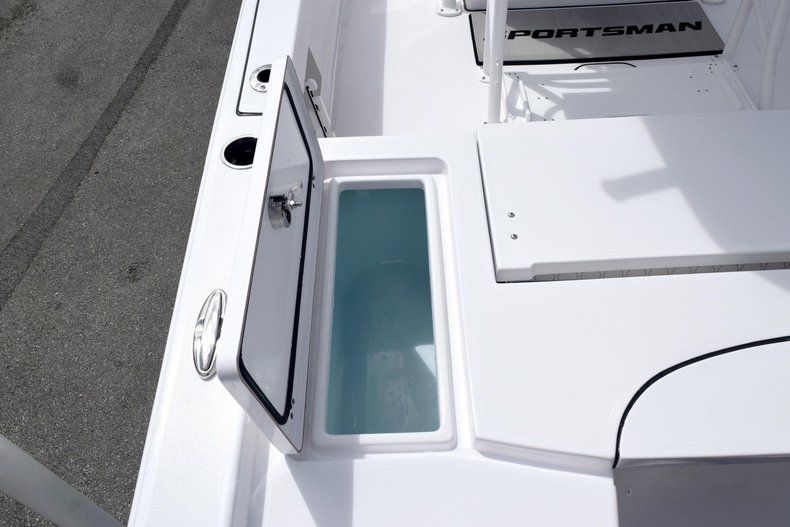 Thumbnail 9 for New 2020 Sportsman Masters 227 Bay Boat boat for sale in Miami, FL