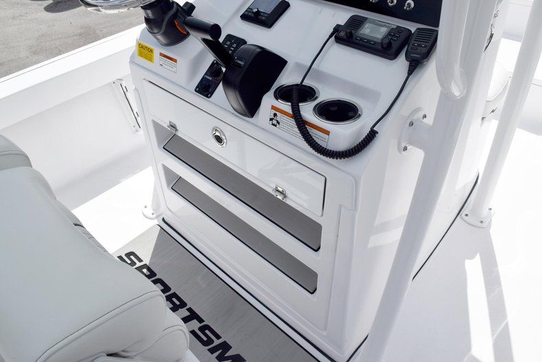 Thumbnail 40 for New 2020 Sportsman Masters 227 Bay Boat boat for sale in Miami, FL