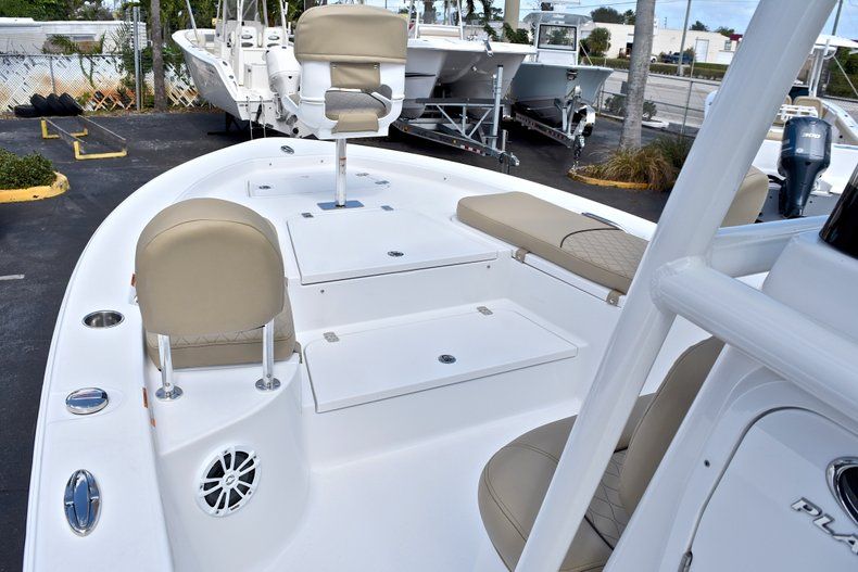 Thumbnail 41 for New 2018 Sportsman Masters 247 Bay Boat boat for sale in Miami, FL
