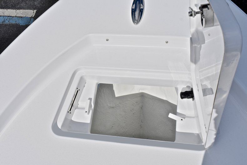 Thumbnail 54 for New 2018 Sportsman Masters 247 Bay Boat boat for sale in Miami, FL