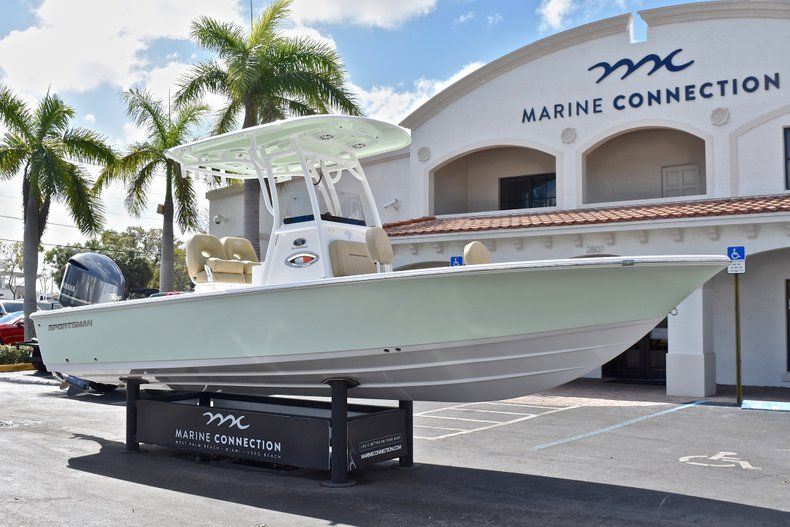Thumbnail 1 for New 2018 Sportsman Masters 247 Bay Boat boat for sale in Miami, FL